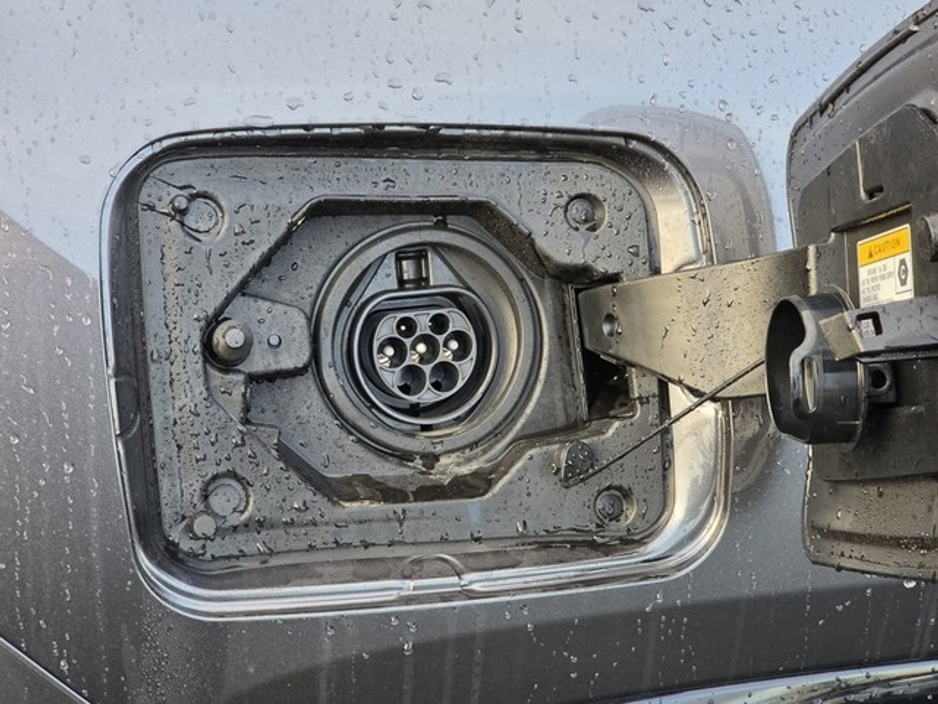 2025 Toyota Rav4 - image 6