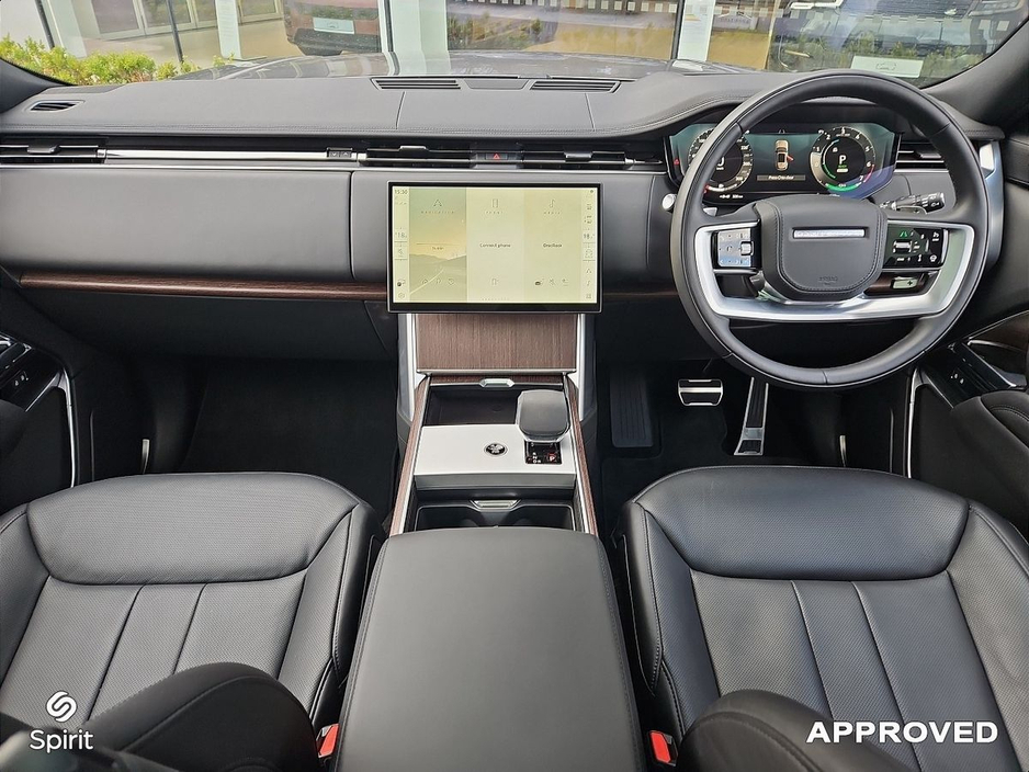 2025 Land Rover Range Rover - image 4
