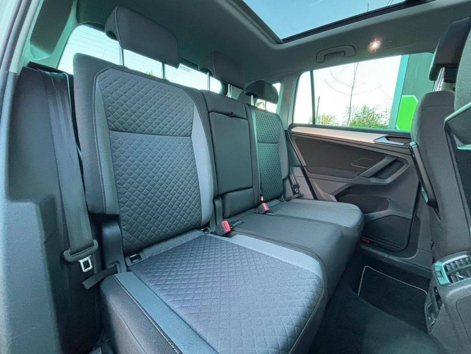 2017 Volkswagen Tiguan - image 10