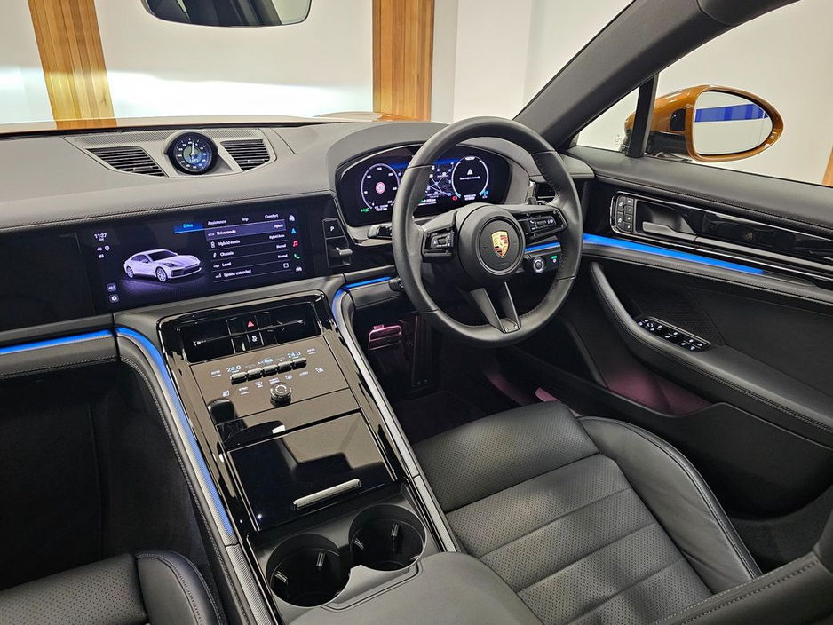 2025 Porsche Panamera SIMPLY STUNNING ! €139,950