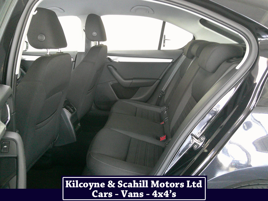 2020 Skoda Octavia - image 15