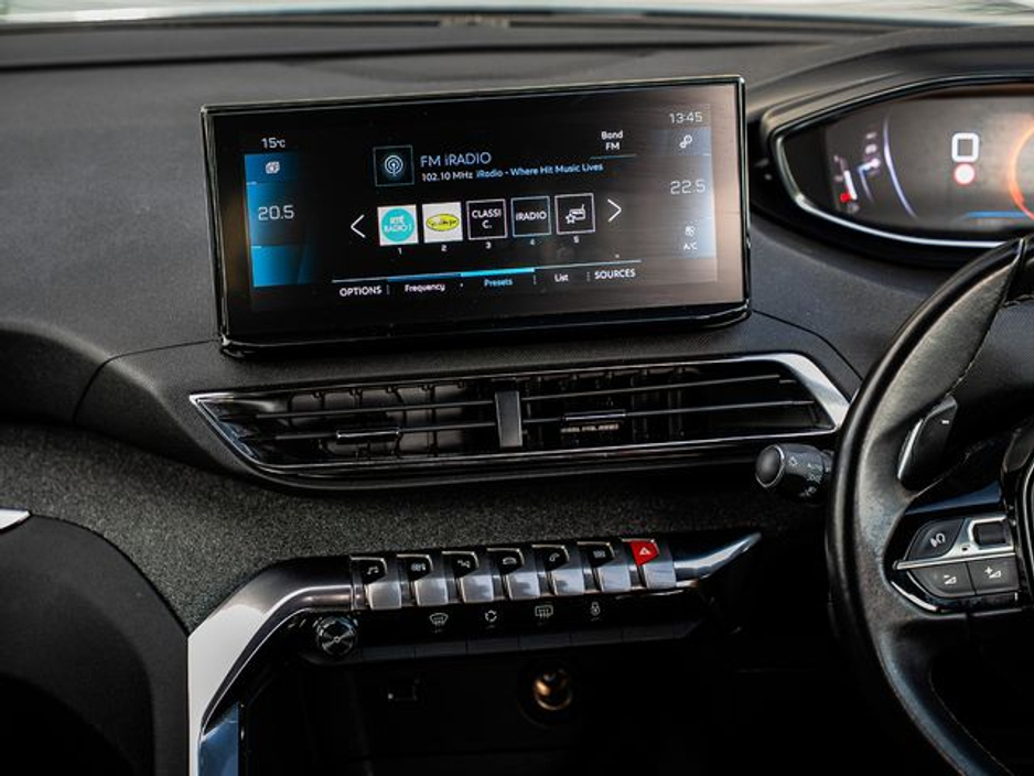 2023 Peugeot 3008 - image 8