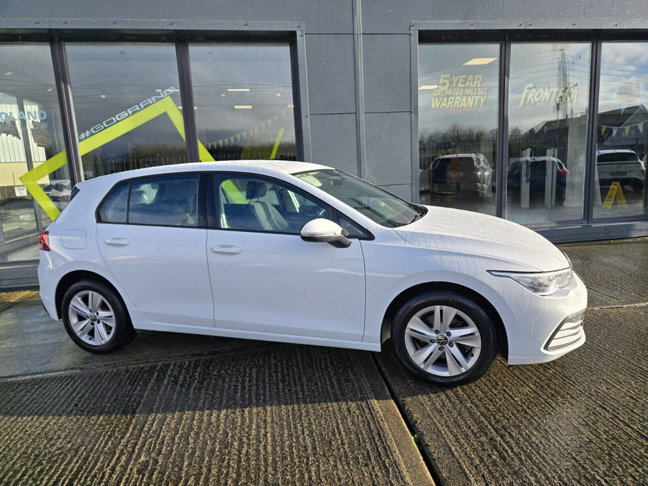 2022 Volkswagen Golf 2.0 TDI 115HP Life €24,950