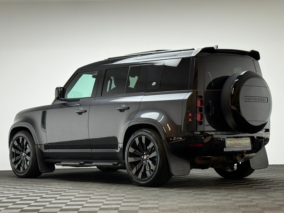 2022 Land Rover Defender - image 5