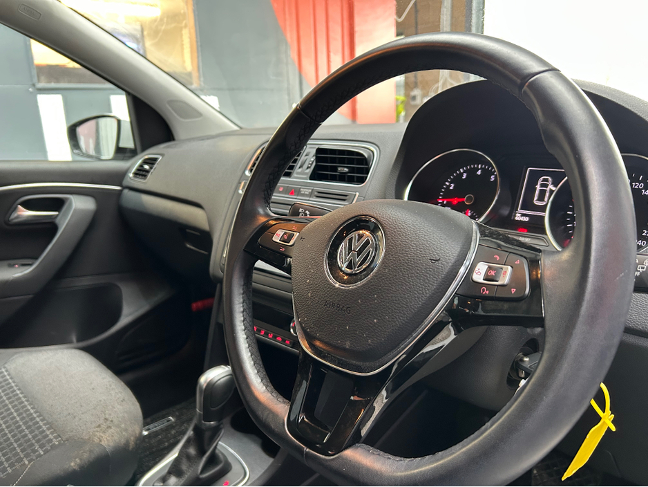 2017 Volkswagen Polo - image 5