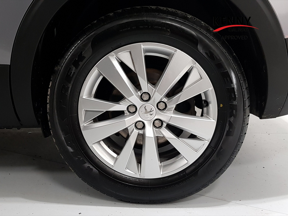 2022 Peugeot 5008 - image 15