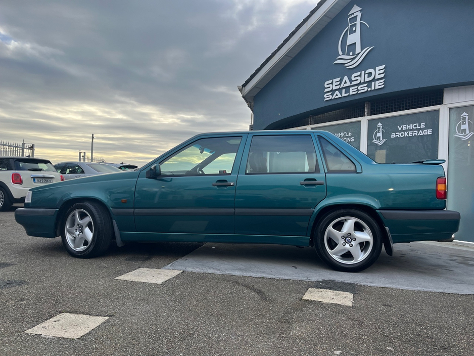 1994 Volvo 850 - image 2