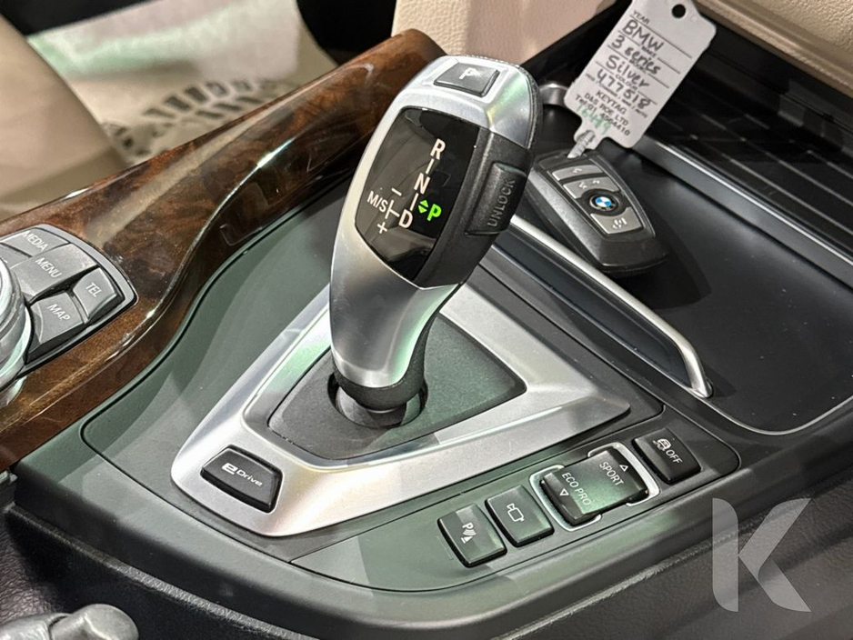 2016 BMW 3 Series - image 22