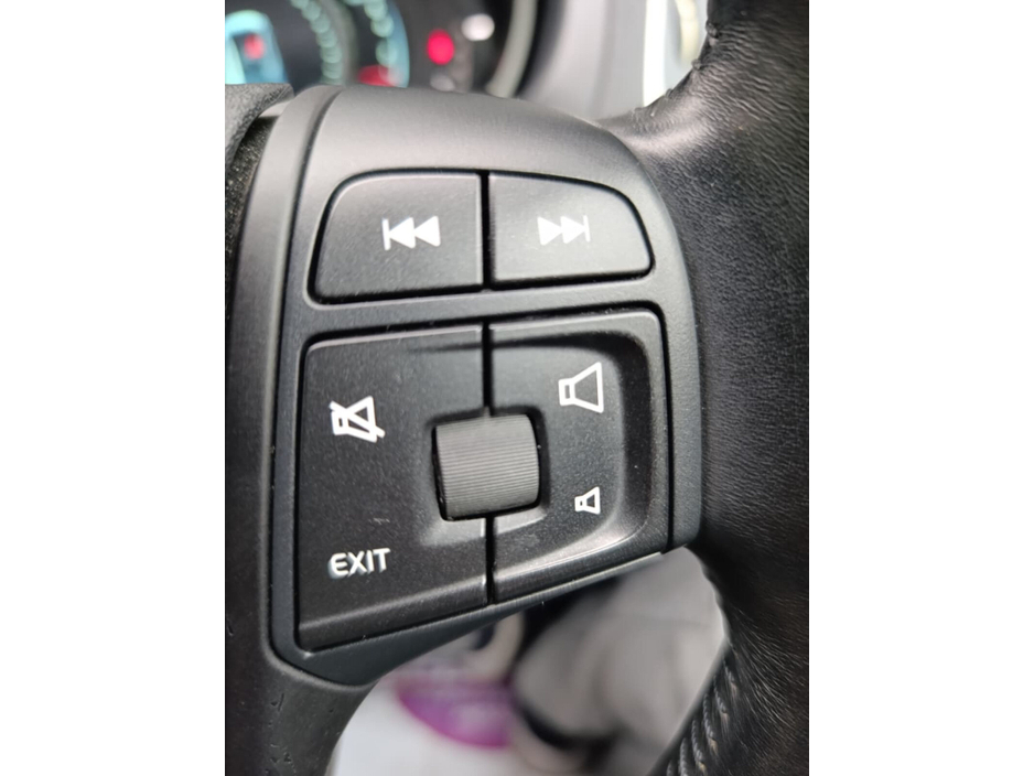 2014 Volvo V40 - image 14