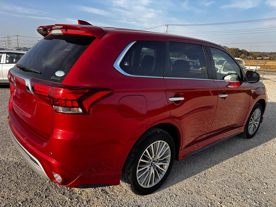 2018 Mitsubishi Outlander - image 3