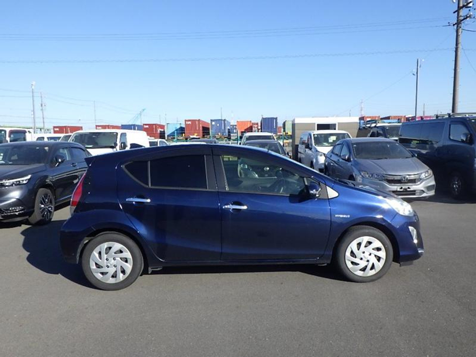 2016 Toyota Aqua - image 5