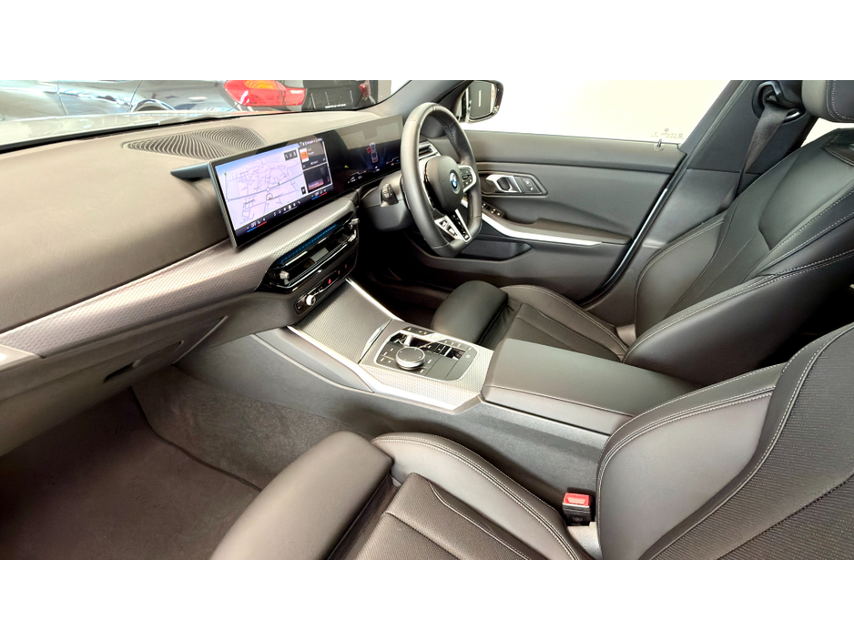 2025 BMW 3 Series - image 13