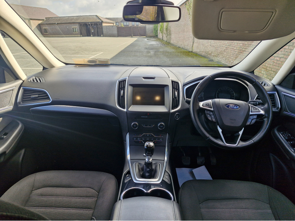 2017 Ford Galaxy - image 17