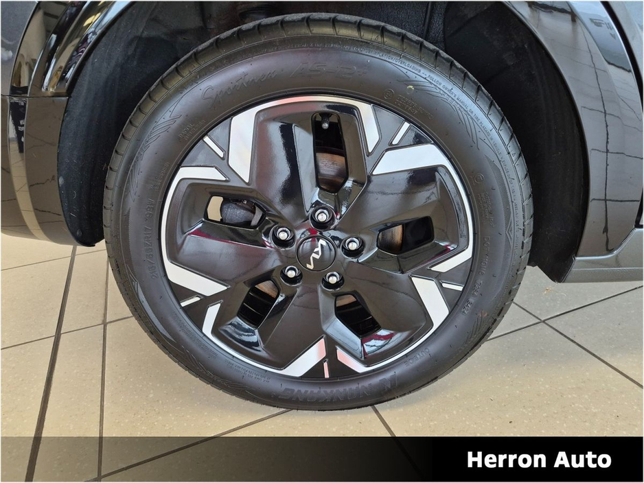 2023 Kia Niro - image 5