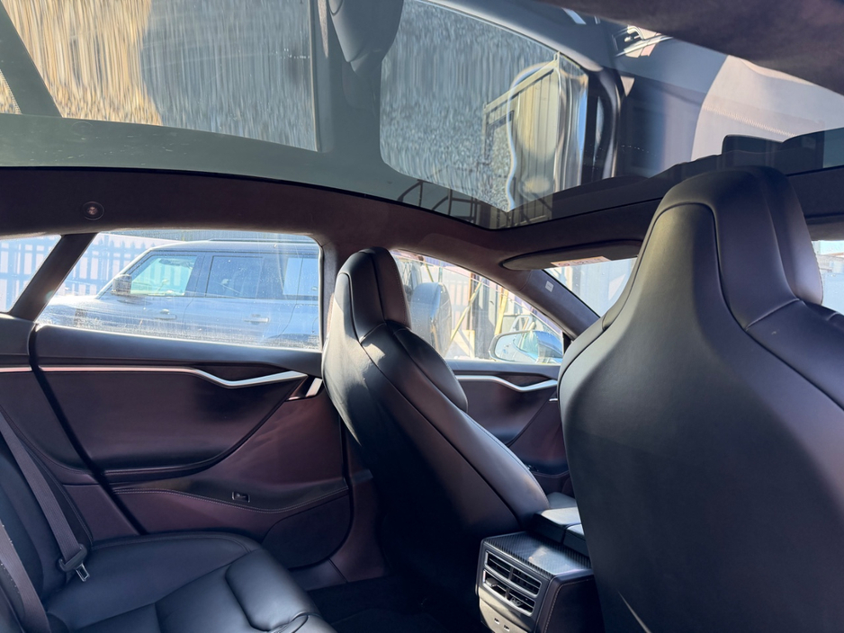 2018 Tesla Model S - image 15