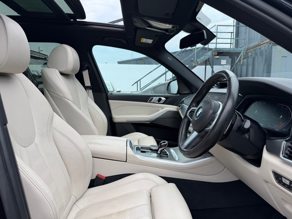2019 BMW X5 - image 10