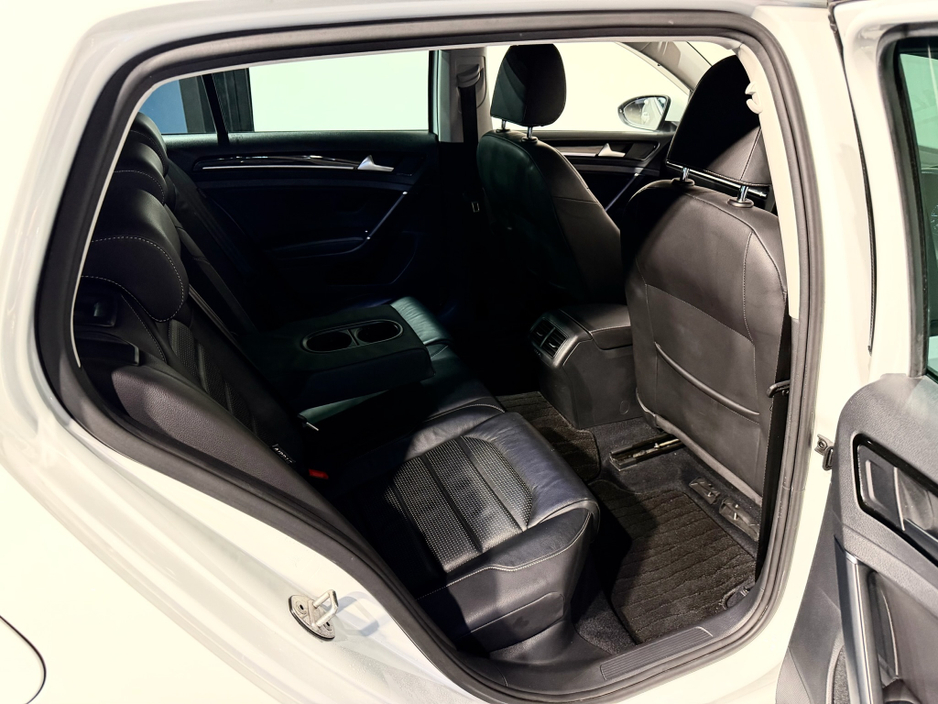 2017 Volkswagen Golf - image 10