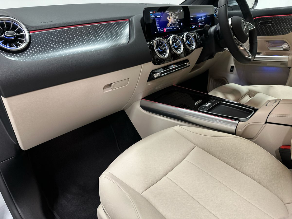 2025 Mercedes-Benz EQA - image 6