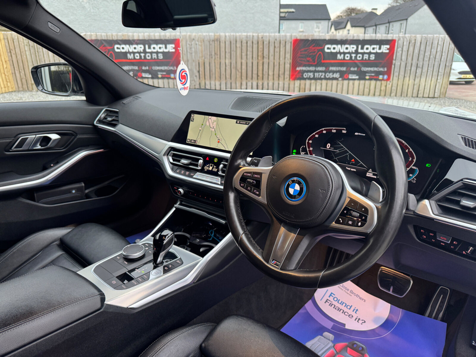 2021 BMW 3 Series - image 6