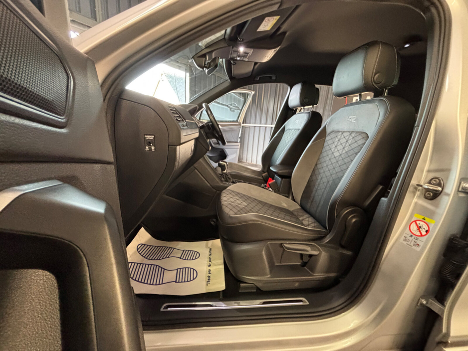 2023 Volkswagen Tiguan - image 19