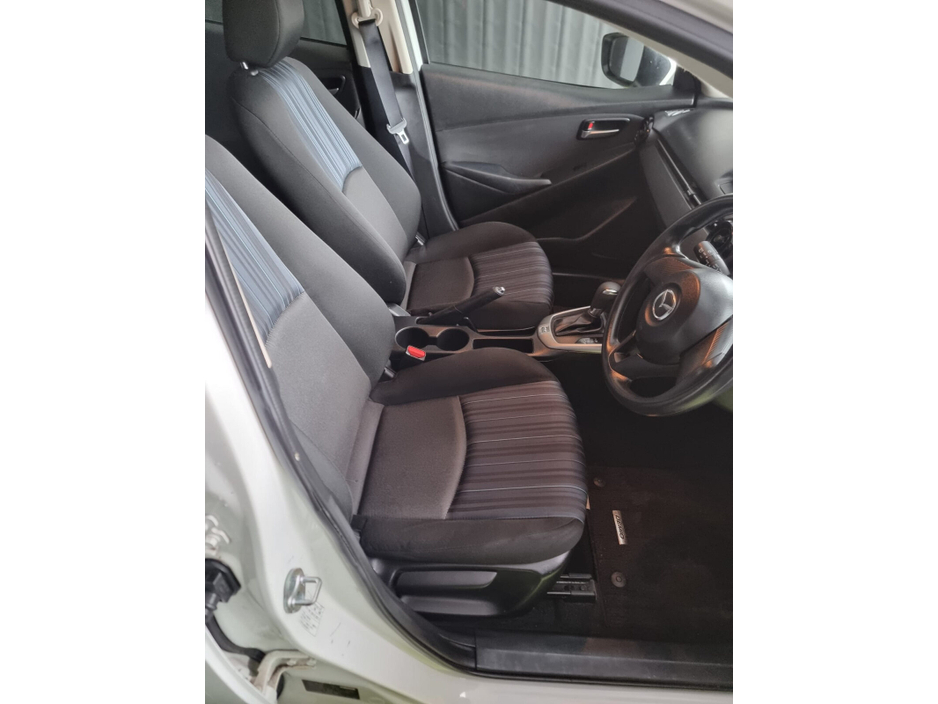 2016 Mazda Demio - image 10