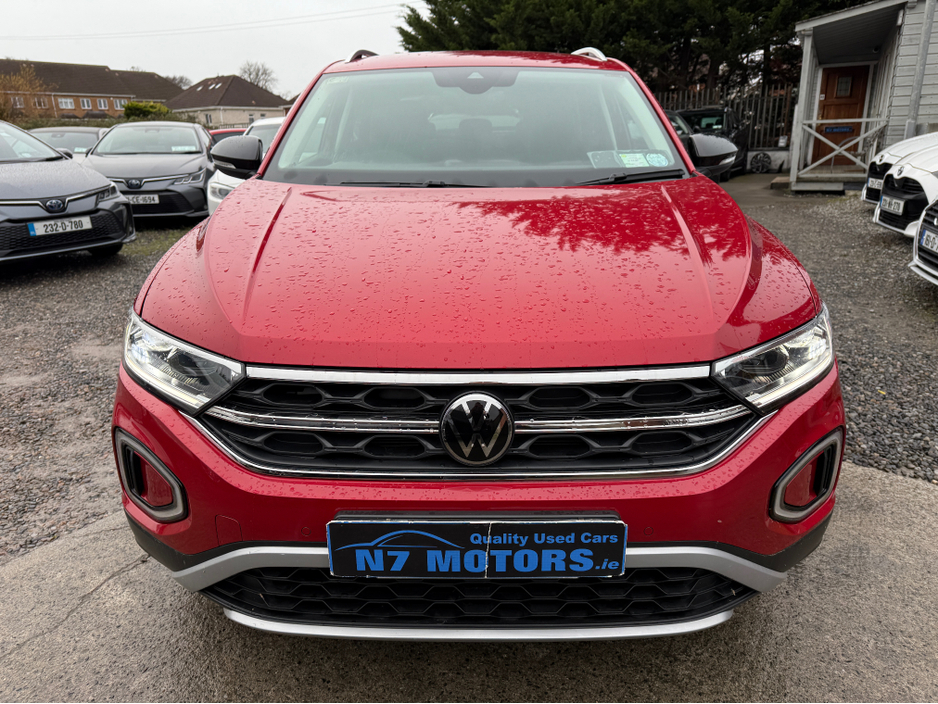 2023 Volkswagen T-Roc - image 3