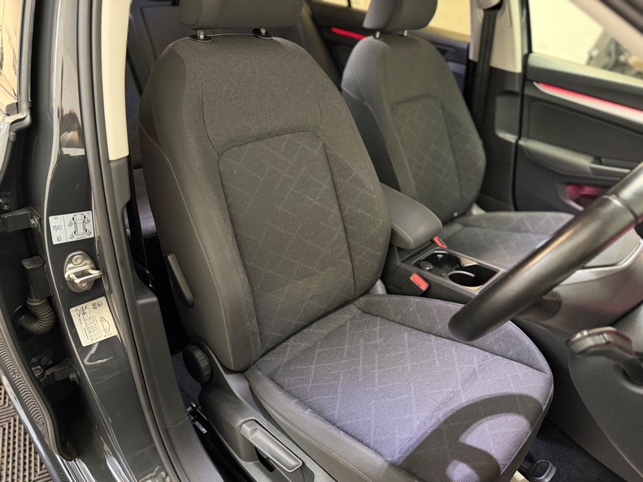 2022 Volkswagen Golf - image 16