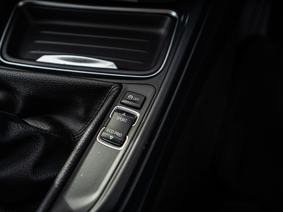 2014 BMW 3 Series - image 26