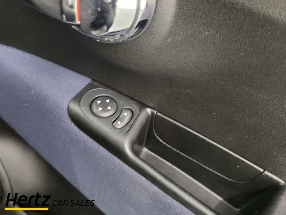 2023 Fiat 500 - image 18