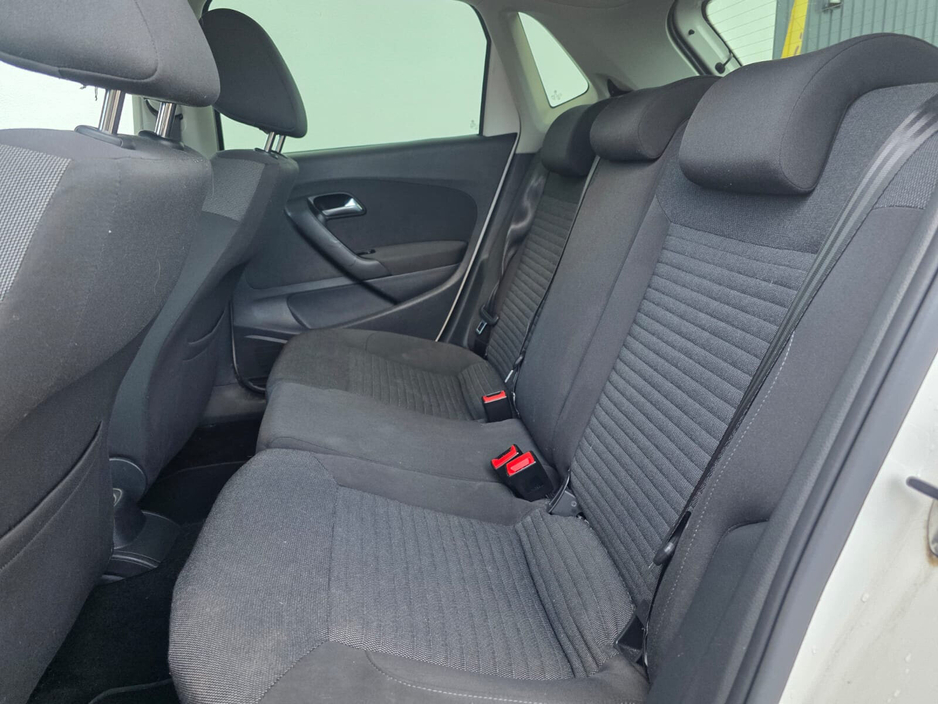 2013 Volkswagen Polo - image 10