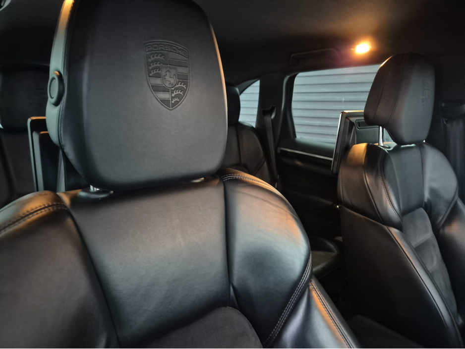 2017 Porsche Cayenne - image 3