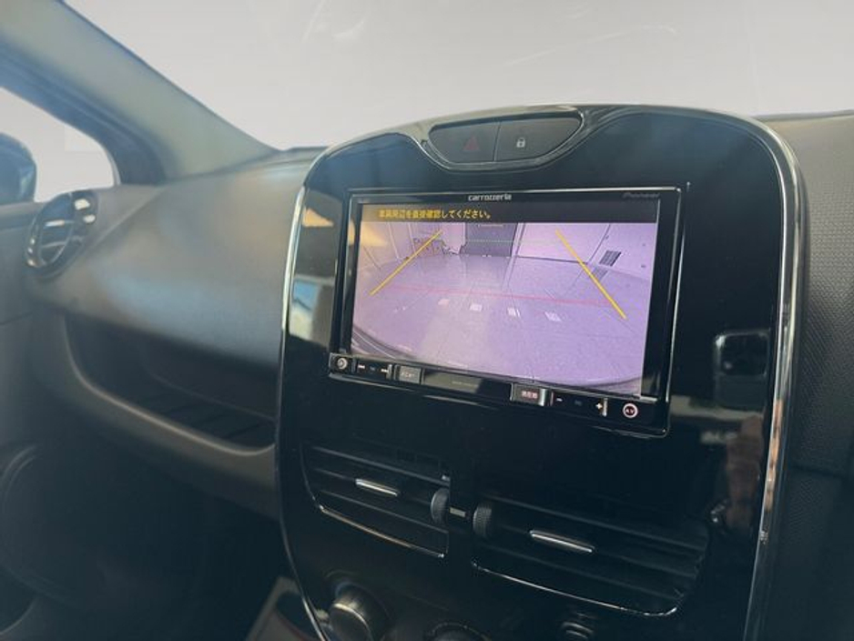 2015 Renault Clio - image 14