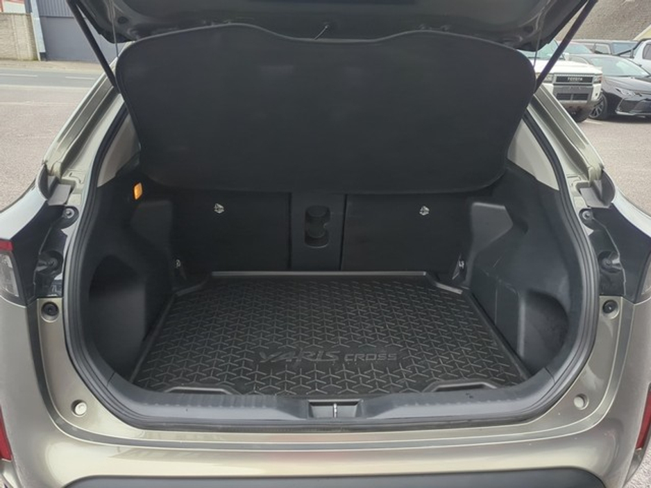 2025 Toyota Yaris Cross - image 10
