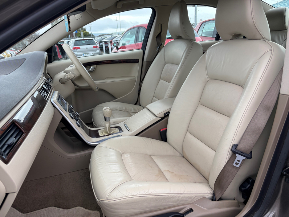 2011 Volvo S80 - image 8