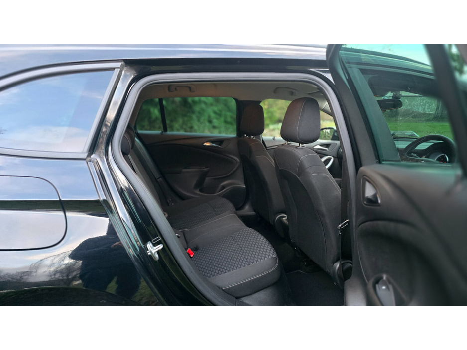 2018 Opel Astra - image 11