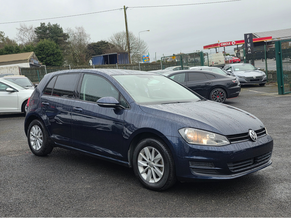 2015 Volkswagen Golf - image 3