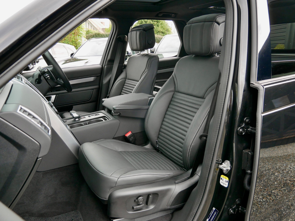 2025 Land Rover Discovery  €138,950