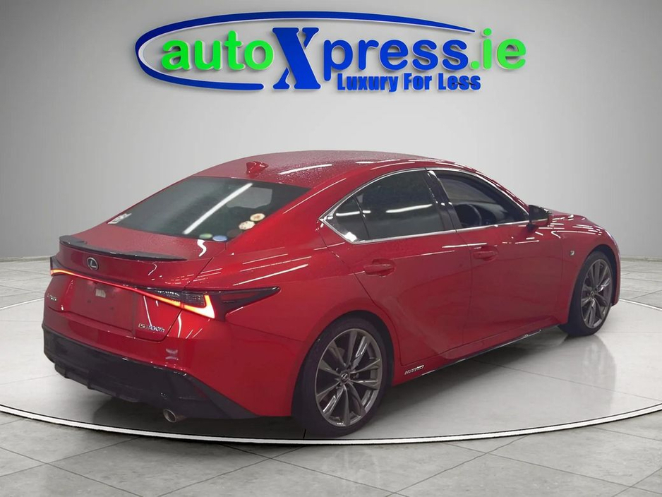 2021 Lexus IS 300 h - image 7