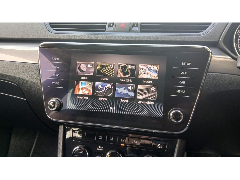 2020 Skoda Superb - image 11