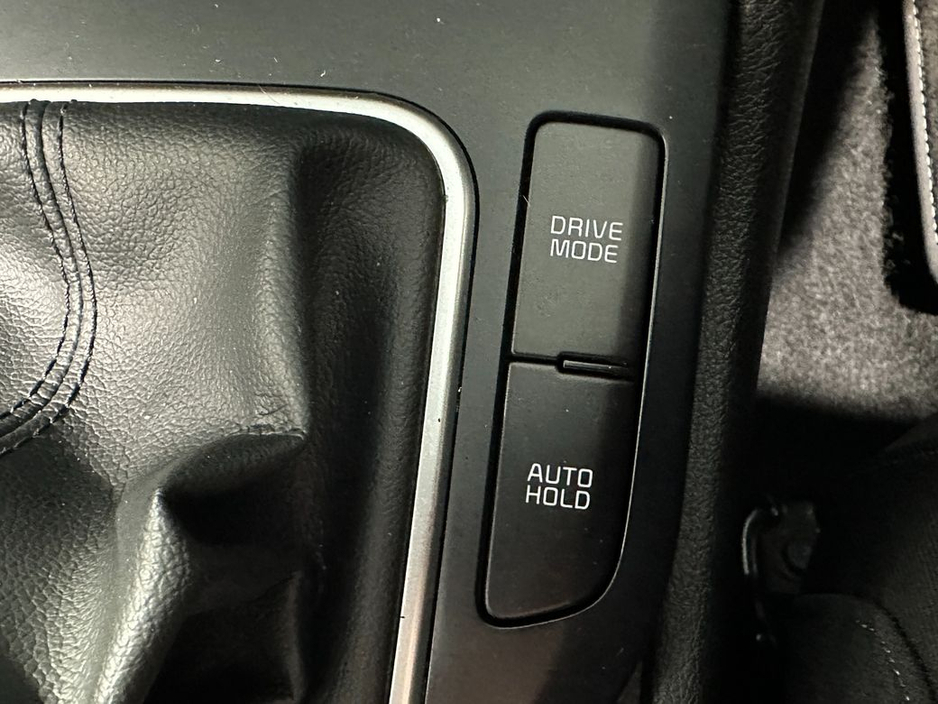 2022 Kia Sportage - image 24