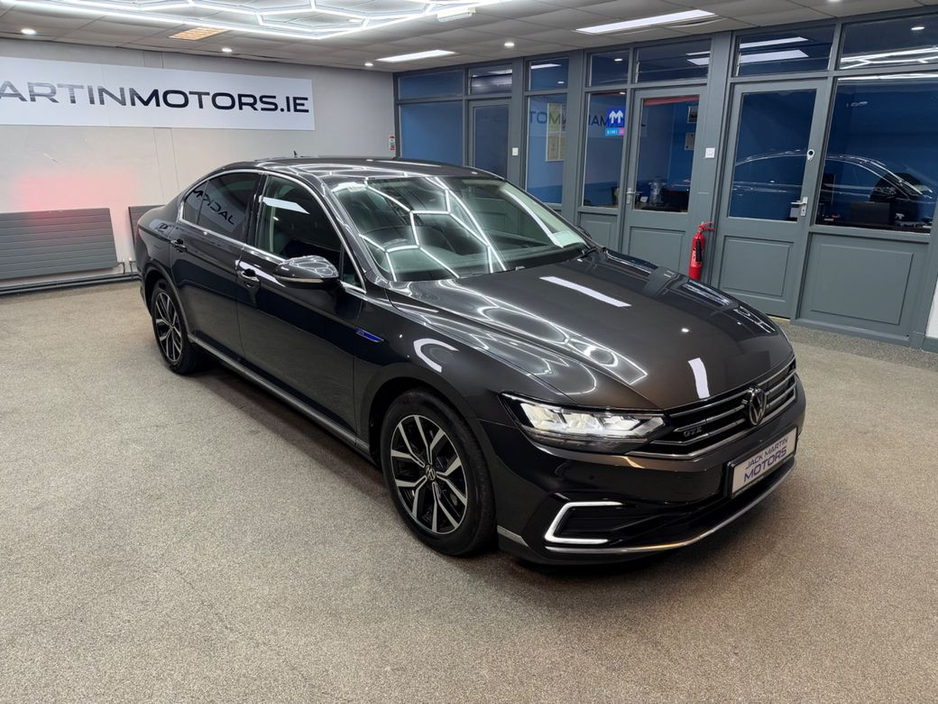 2022 Volkswagen Passat GTE S-A DSG €25,450