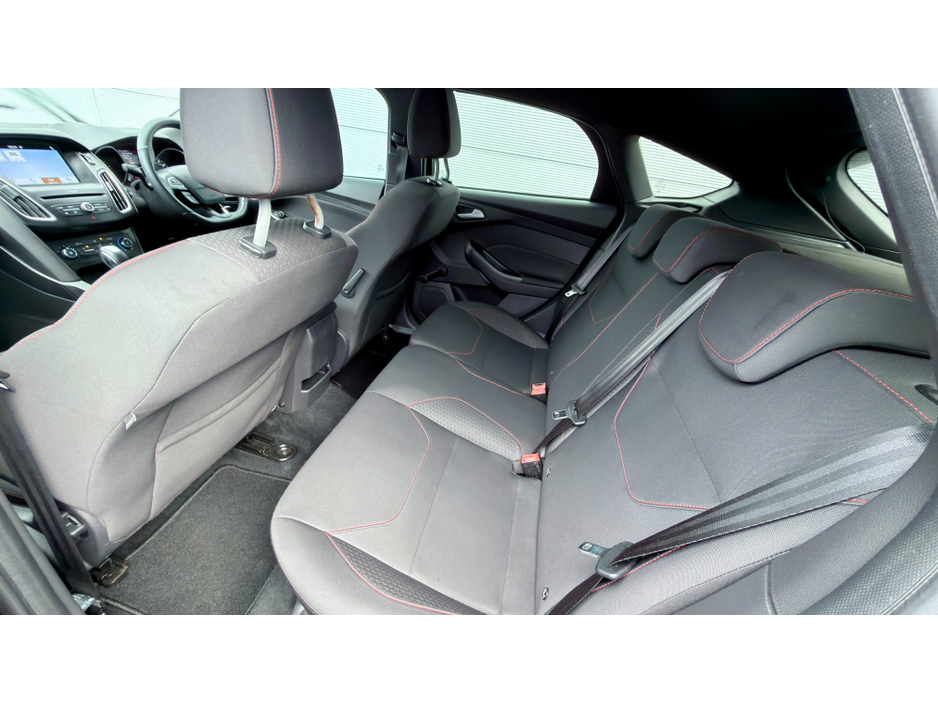 2017 Ford Focus - image 14