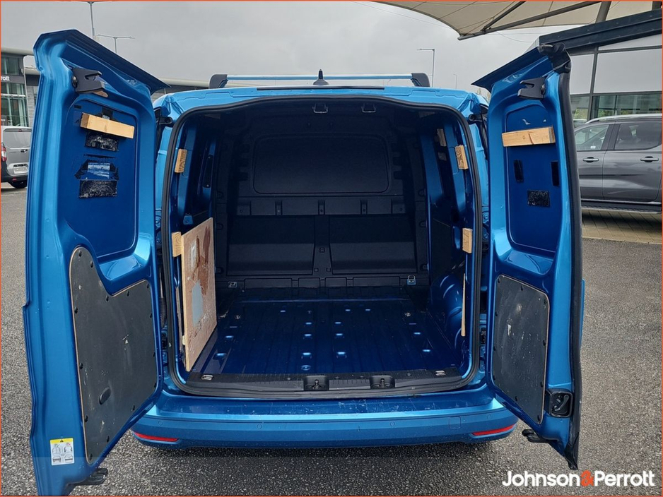 2022 Volkswagen Caddy - image 22