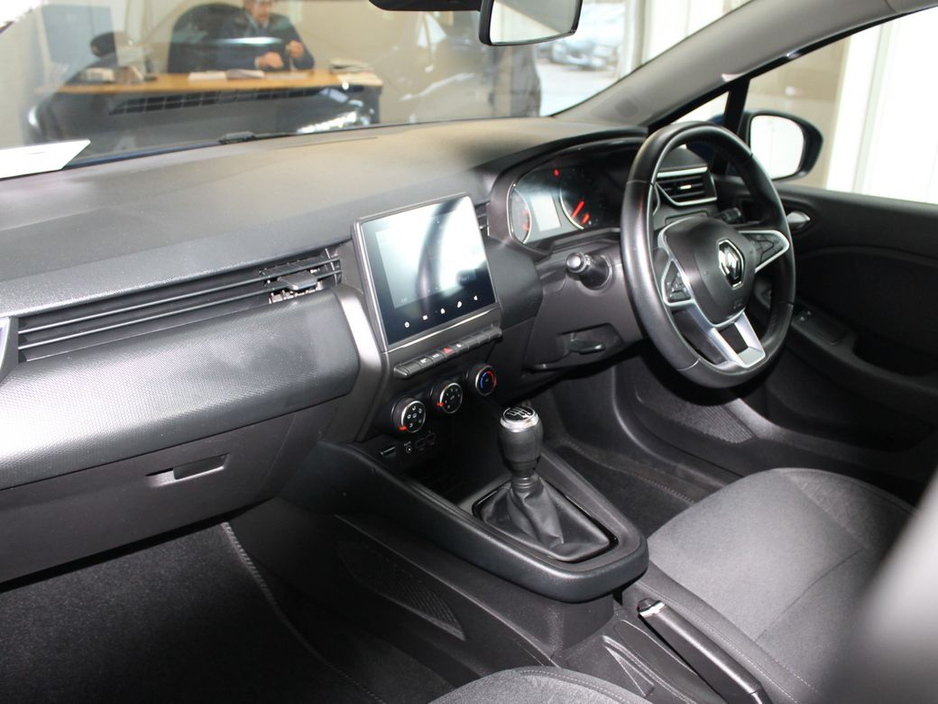 2022 Renault Clio - image 9