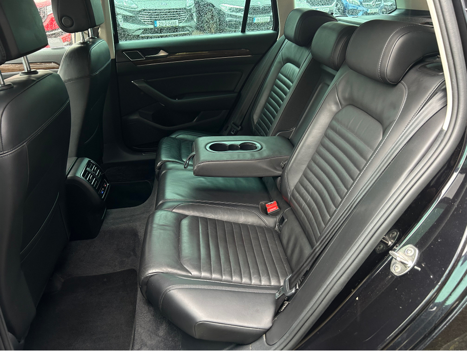 2016 Volkswagen Passat - image 11