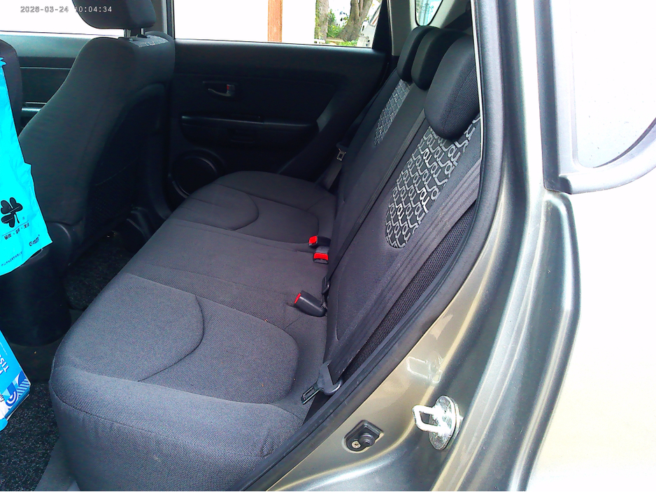 2010 Kia Soul - image 2