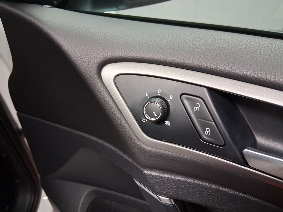 2014 Volkswagen Golf - image 10