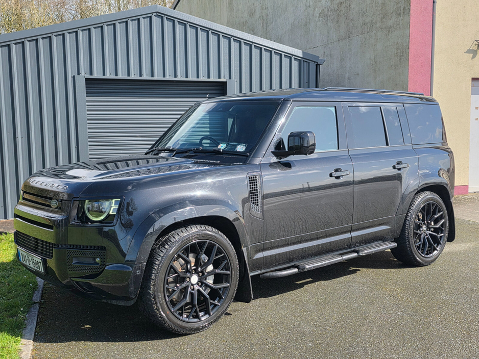 2024 Land Rover Defender - image 3