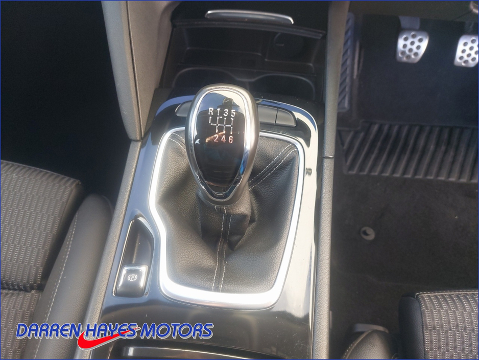 2021 Opel Insignia - image 13