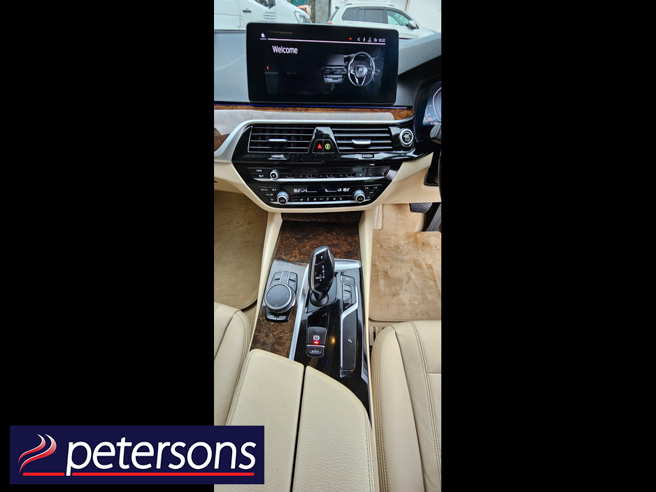 2020 BMW 5 Series - image 21